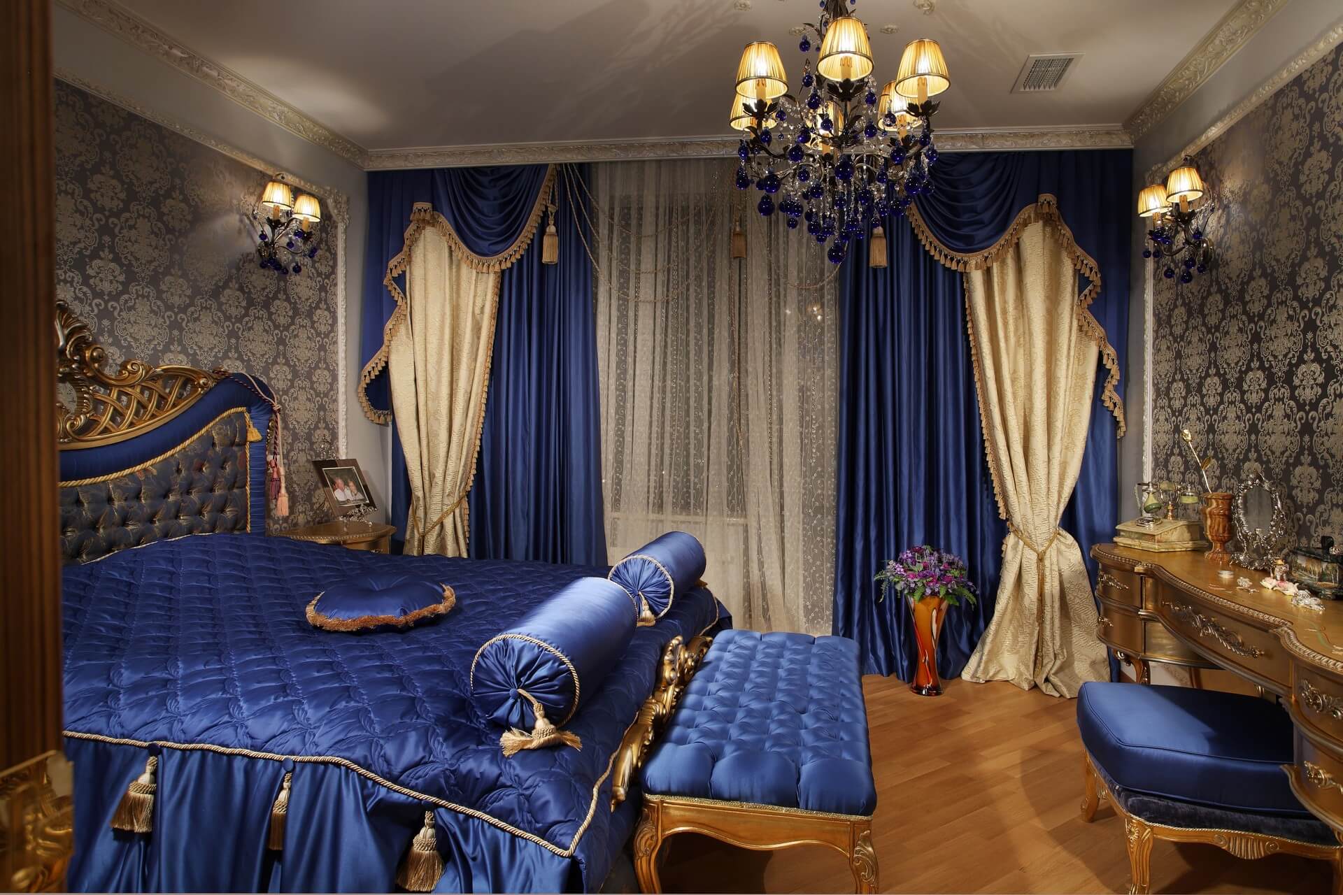 Синие атласные шторы блэкаут  в спальню