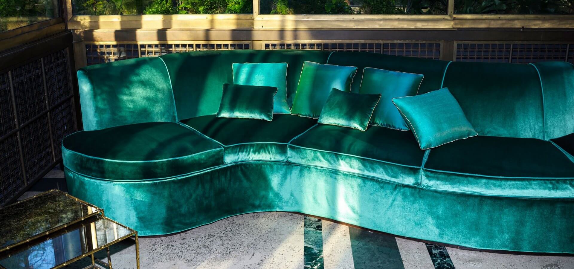 Зеленый бархатный диван в обивке из ткани Dedar
