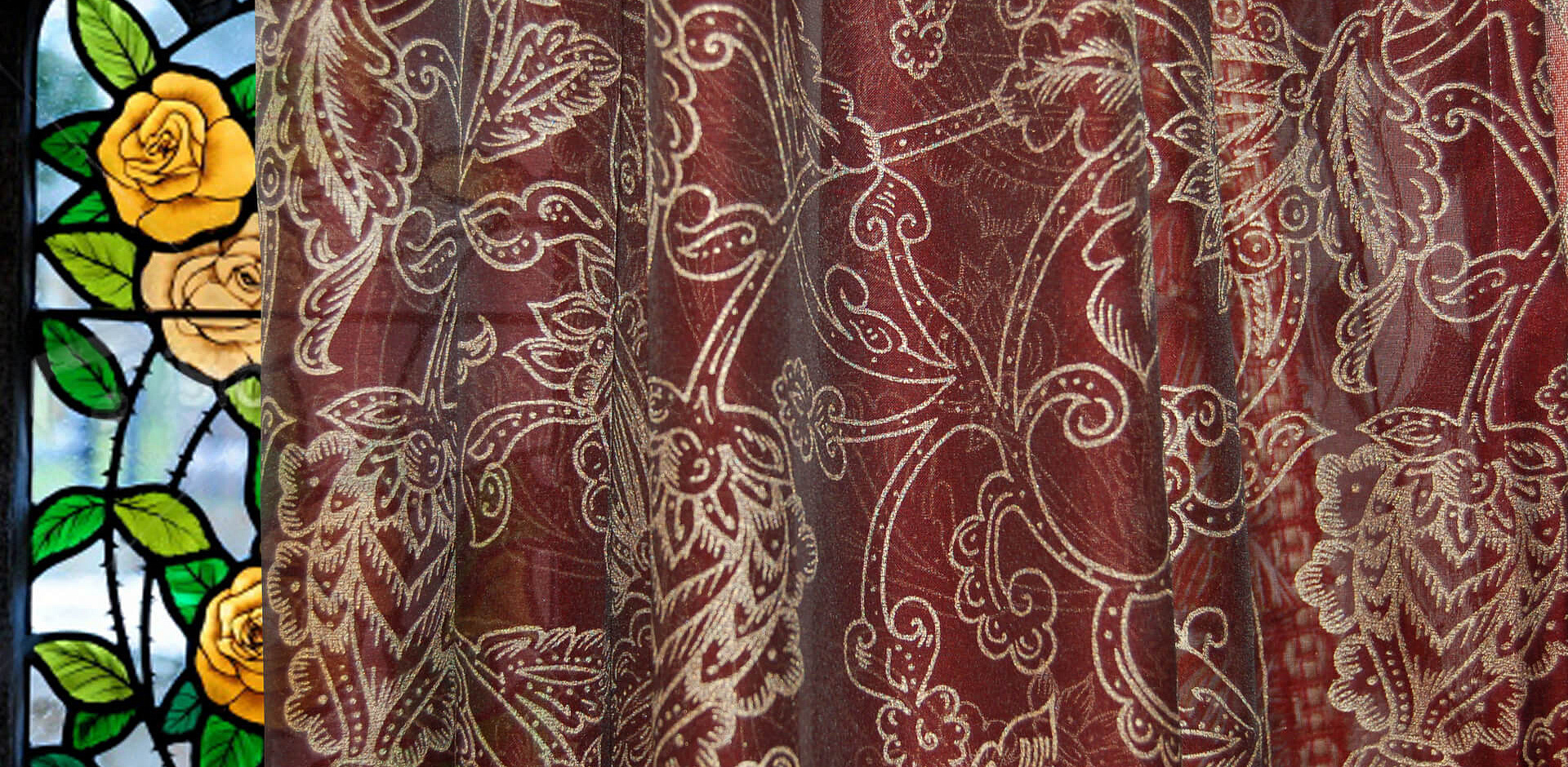 Ткань Henry Bertrand белый узор на бордовом фоне